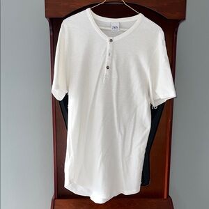 Zara Men's Off-White Short Sleeve Henley